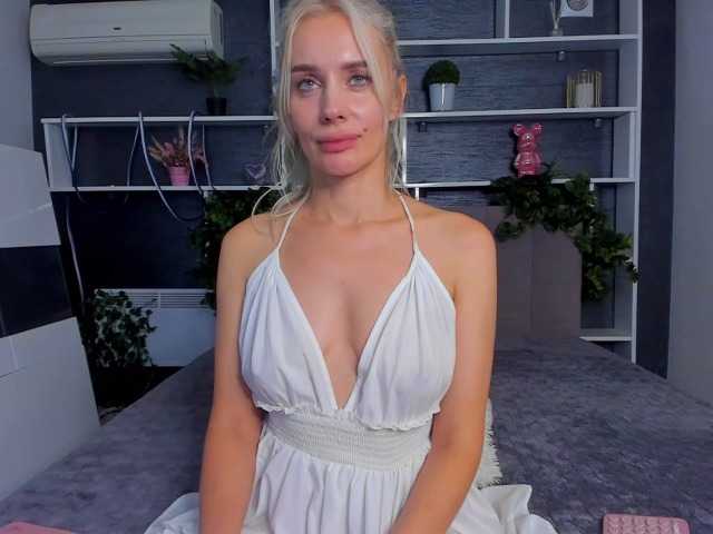SabrinaSharm live cam on BongaCams