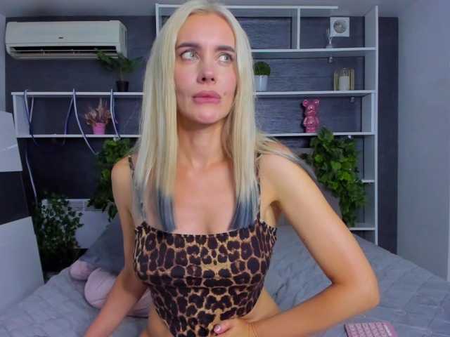 SabrinaSharm live webcam show