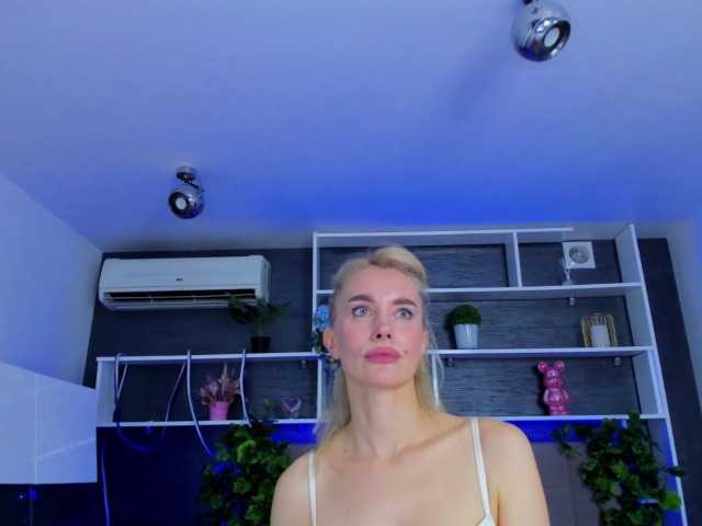SabrinaSharm, 32 y/o - Live Cam on BongaCams