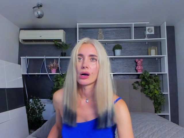 SabrinaSharm live cam on BongaCams