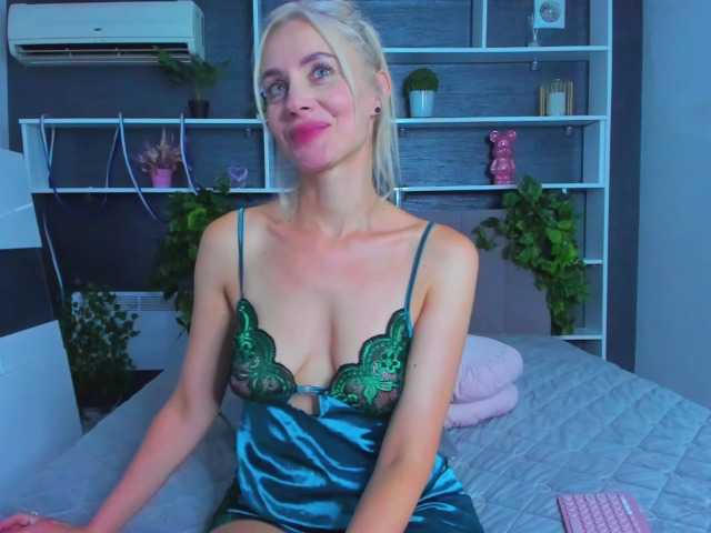 SabrinaSharm live cam on BongaCams