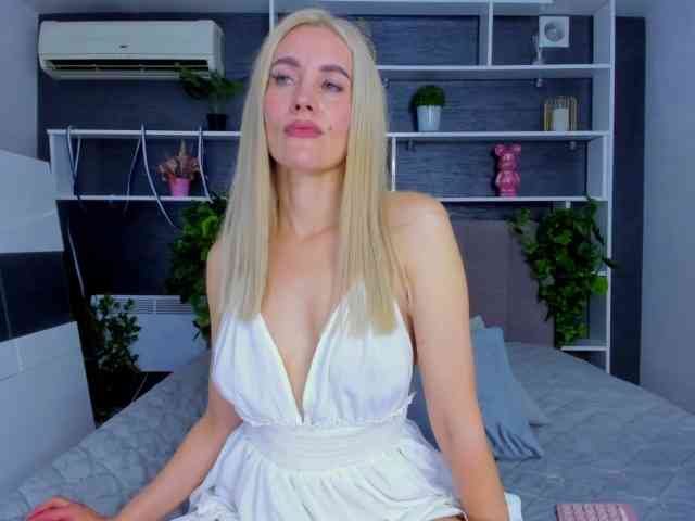 SabrinaSharm webcam