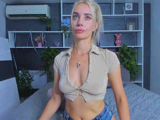 SabrinaSharm Live Webcam on BongaCams