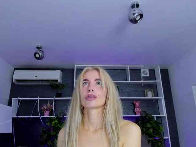 Dieses Model ist jetzt live. SabrinaSharm
