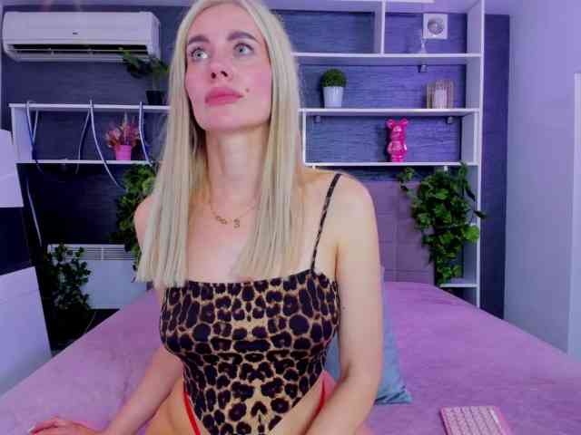 SabrinaSharm webcam