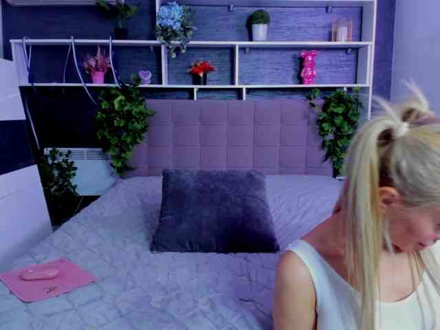 SabrinaSharm webcam