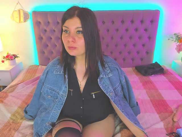le modèle AmandaHope est en webcam porno dans un show sur le site bongacams, il possède les tags suivants: White/Caucasian,Brunette,Shaved
