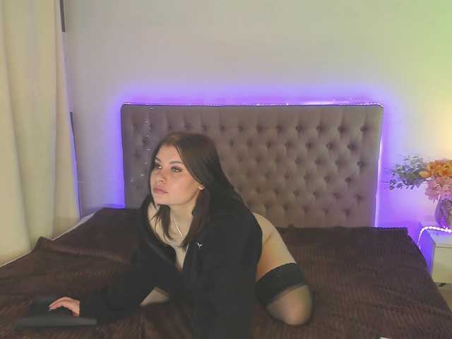 AmandaHope Live Cam and Statistics on UnifiedCams