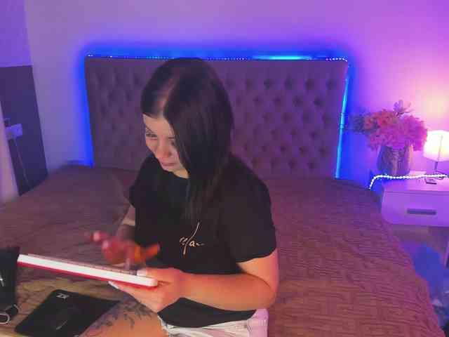 AmandaHope webcam