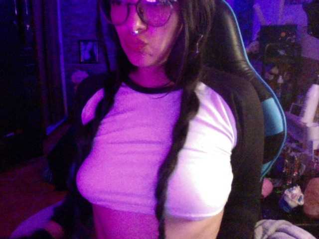 AngelaQueen live cam on BongaCams
