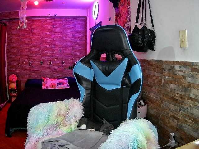 AngelaQueen live cam on BongaCams
