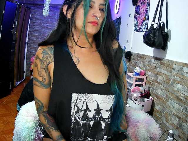 AngelaQueen live cam on BongaCams