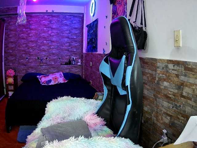 AngelaQueen live cam on BongaCams