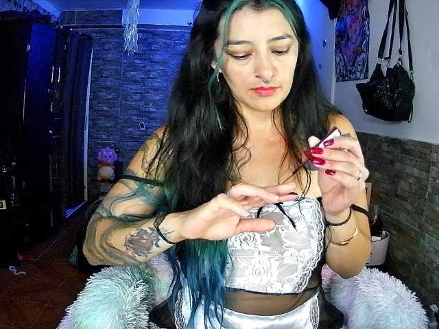 AngelaQueen live cam on BongaCams