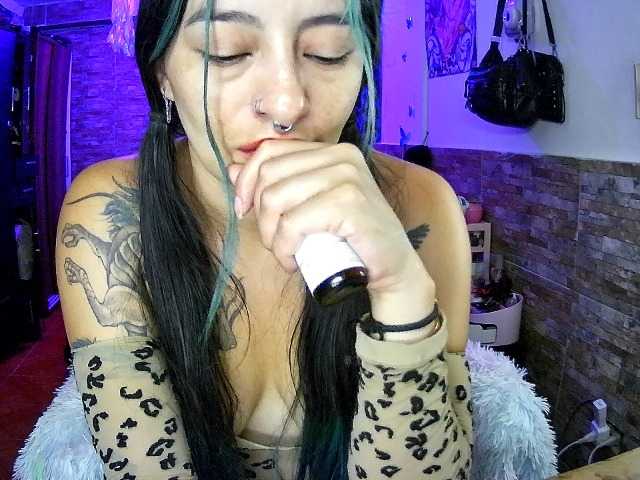 AngelaQueen live cam on BongaCams