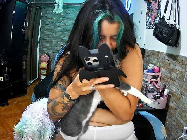 AngelaQueen live cam on BongaCams