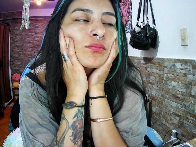 AngelaQueen live cam on BongaCams