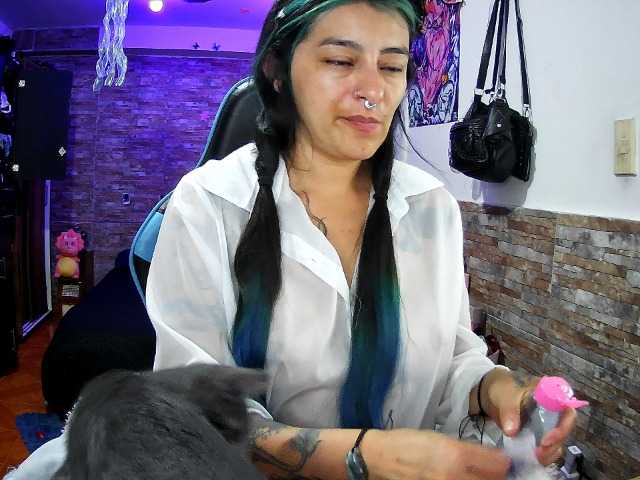 AngelaQueen live webcam show
