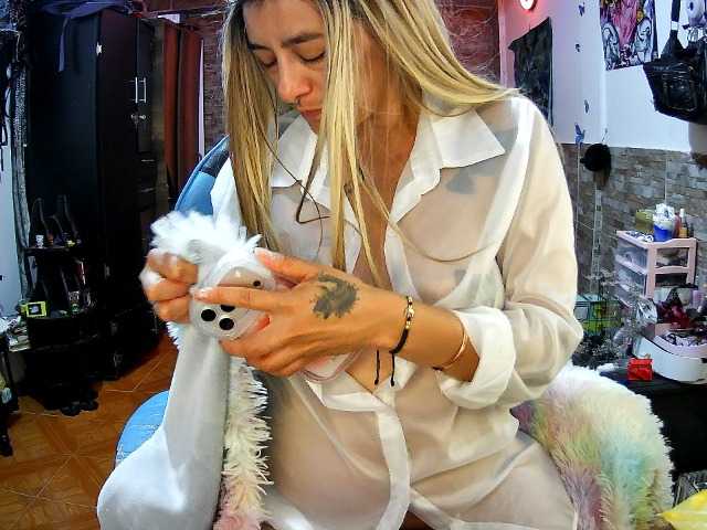 AngelaQueen live cam on BongaCams