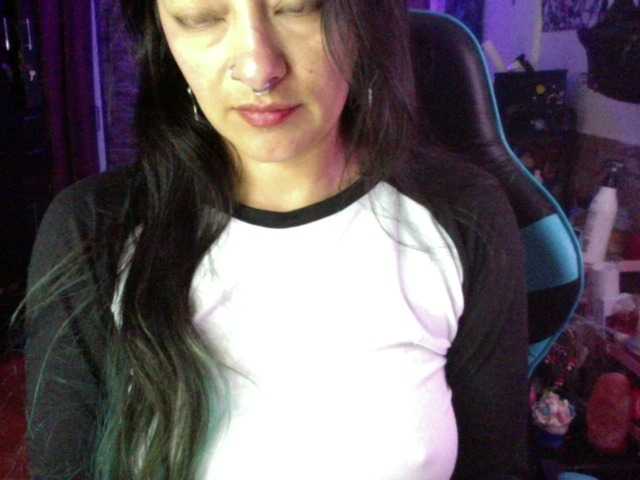 AngelaQueen live cam on BongaCams