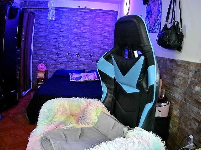 AngelaQueen live cam on BongaCams