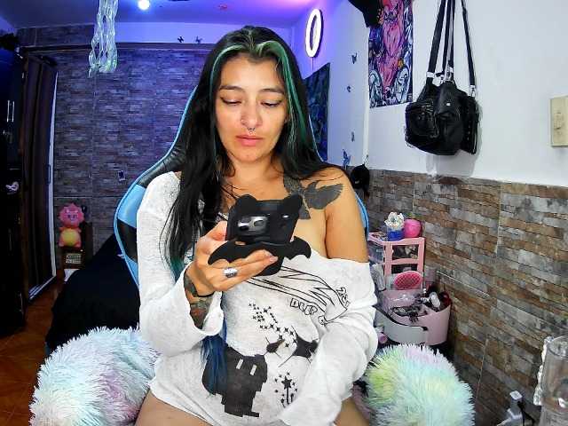 AngelaQueen live cam on BongaCams