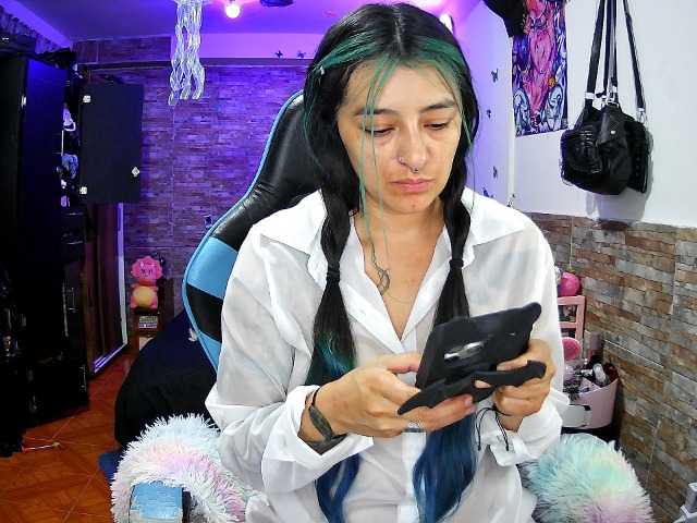 AngelaQueen live cam on BongaCams