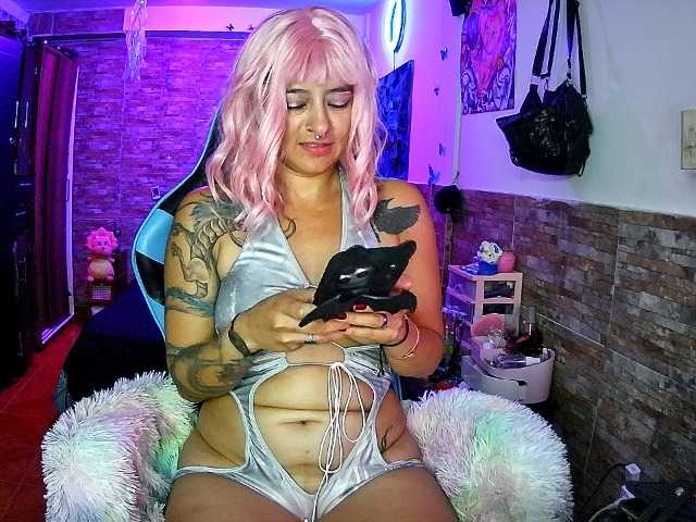AngelaQueen live cam on BongaCams