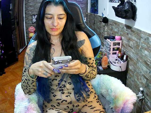 AngelaQueen live cam on BongaCams
