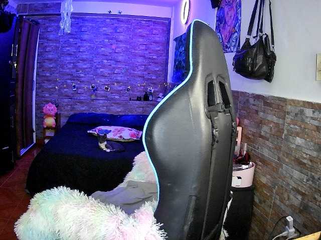 AngelaQueen live cam on BongaCams