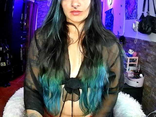 AngelaQueen live cam preview