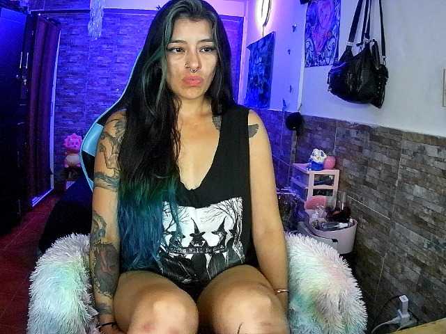 AngelaQueen live cam on BongaCams