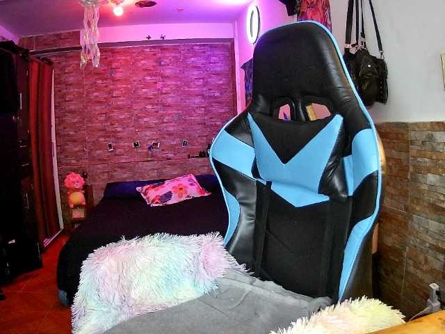 AngelaQueen live cam on BongaCams