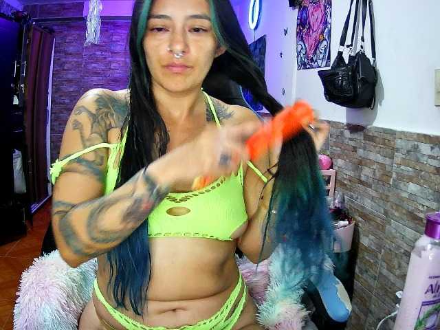 AngelaQueen live cam on BongaCams