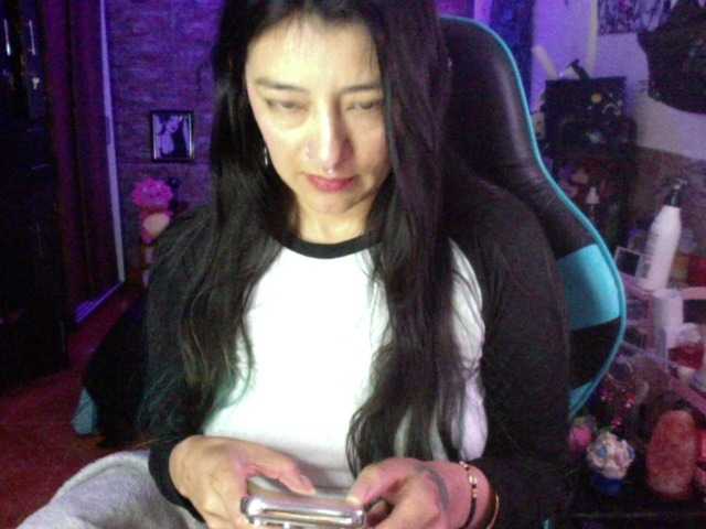 AngelaQueen live cam on BongaCams