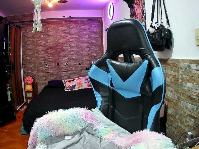 AngelaQueen live cam on BongaCams
