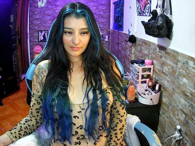 AngelaQueen live cam on BongaCams
