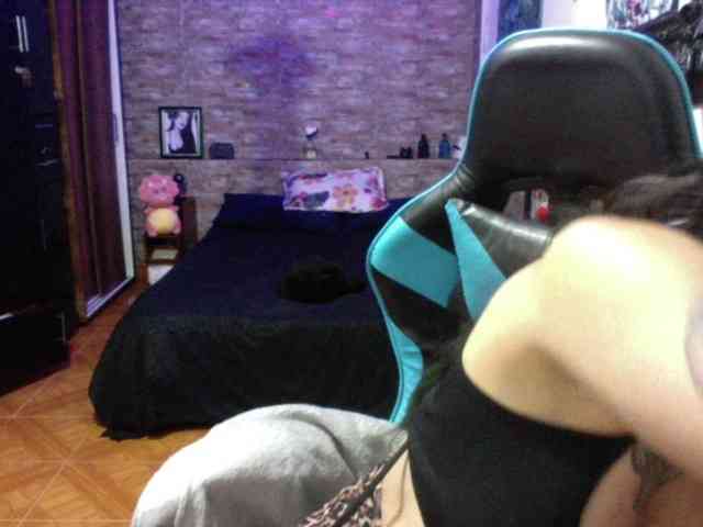 AngelaQueen webcam