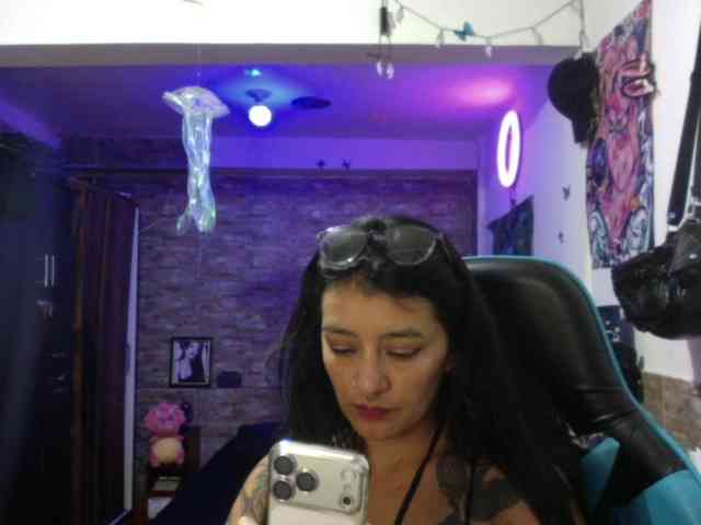 AngelaQueen webcam