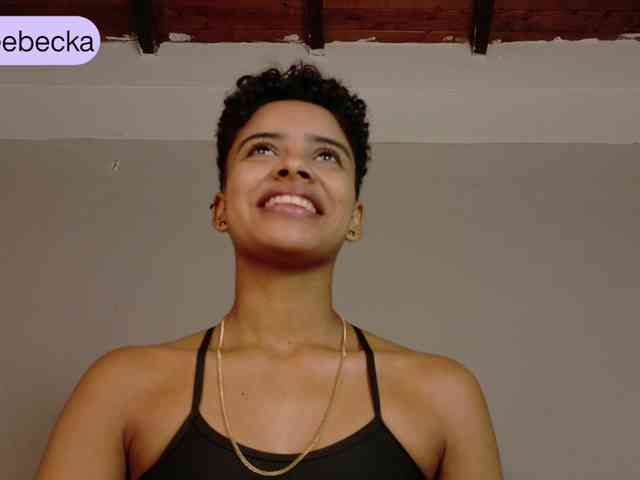 Este modelo está en vivo ahora. BeckaBlue