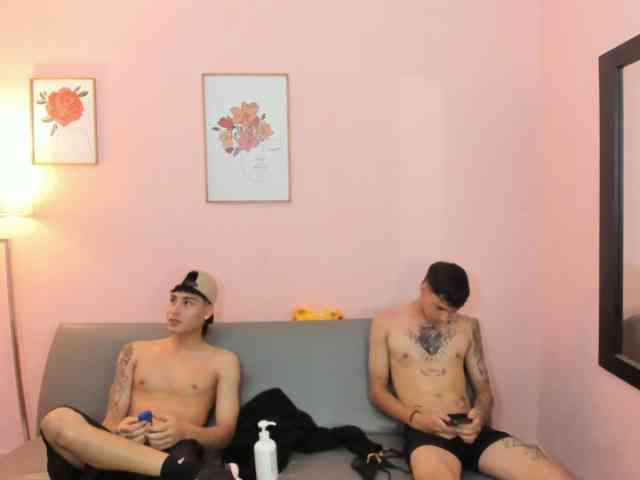 startlindagirlssome webcam