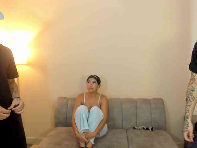 startlindagirlssome webcam