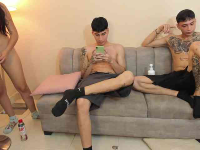 startlindagirlssome webcam