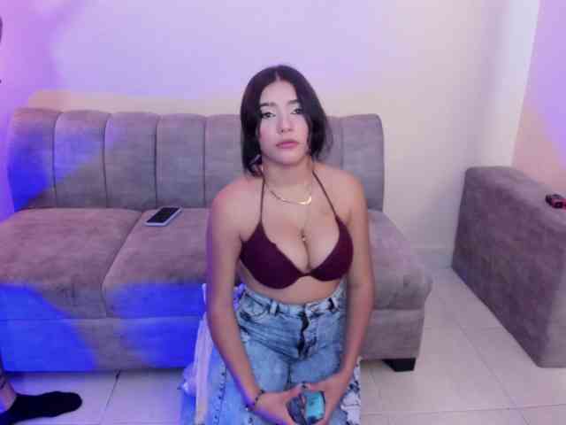 startlindagirlssome webcam