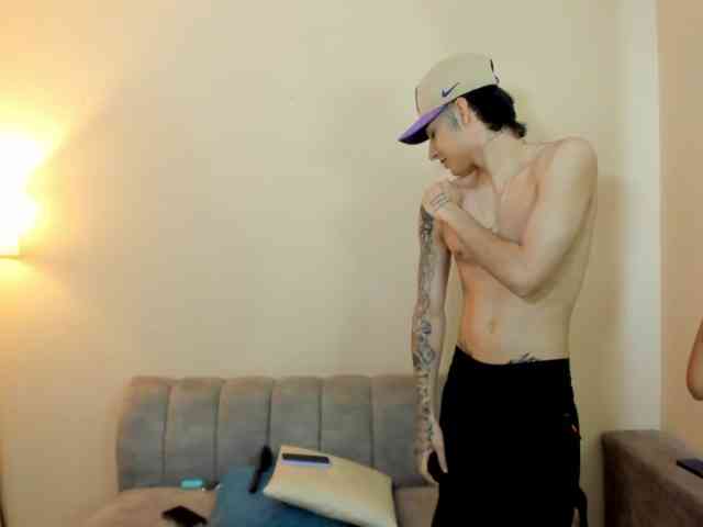 startlindagirlssome webcam