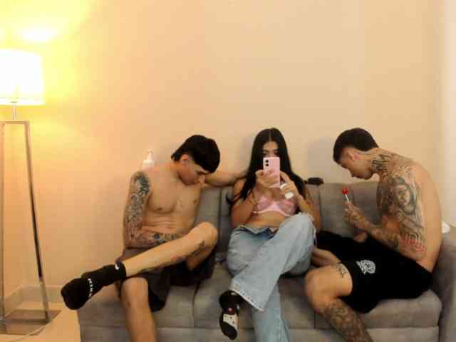 startlindagirlssome webcam