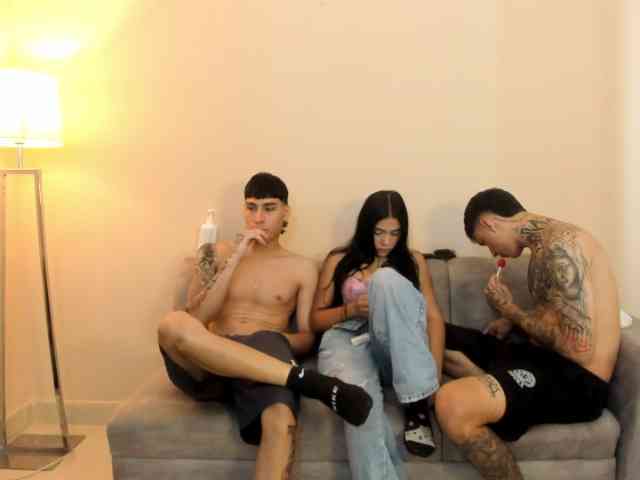 startlindagirlssome webcam