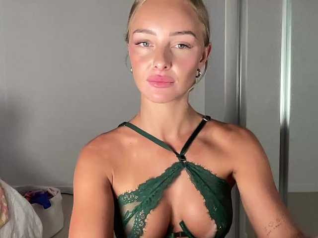 bbybreex live cam on BongaCams