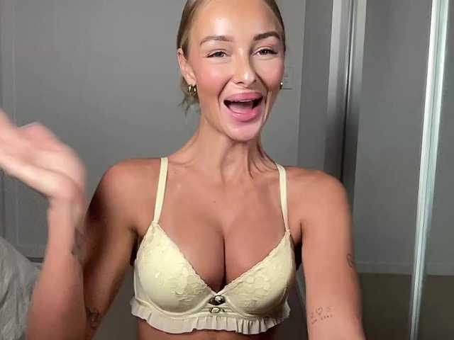 bbybreex live cam on BongaCams