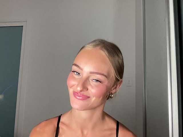 bbybreex live cam on BongaCams